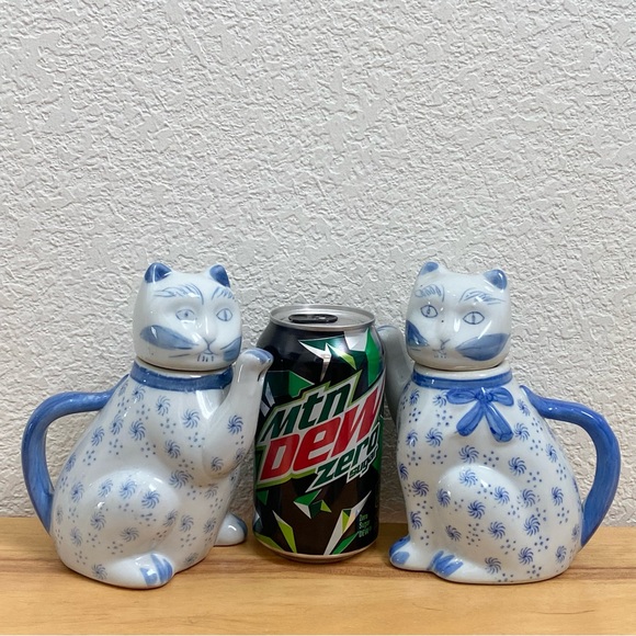 2 Vintage Blue & White Porcelain Cat Creamer - Picture 4 of 11